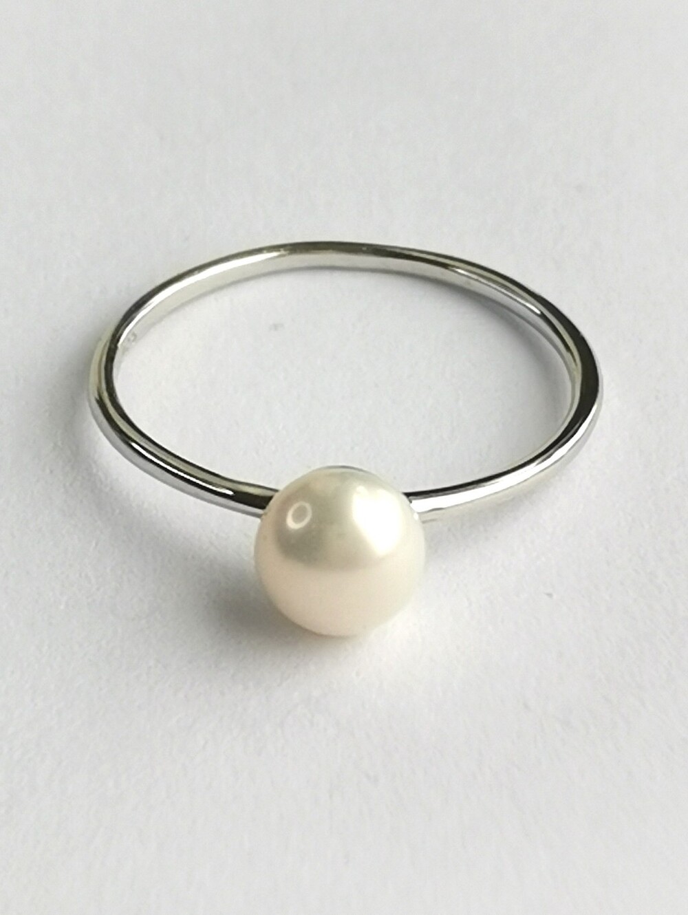 Petite Sterling Silver White freshwater pearl ring sz 7 Stacking  🆕